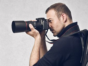 Divulgar foto sem autorização do autor gera dano moral presumido